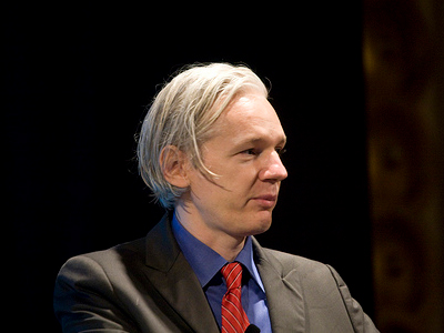 Ζητά την παραίτηση του Ασάνγκε για το καλό του WikiLeaks