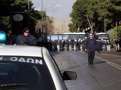 Αποχώρησαν οι συγκεντρωμένοι έξω από την πρωθυπουργική κατοικία Αποχώρησαν οι συγκεντρωμένοι έξω από την πρωθυπουργική κατοικία