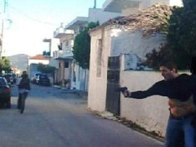 Έρευνα για τον «πιστολέρο» αστυνομικό της Κερατέας