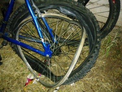 Αυτοκίνητο παρέσυρε ποδηλάτες στη Λαμία