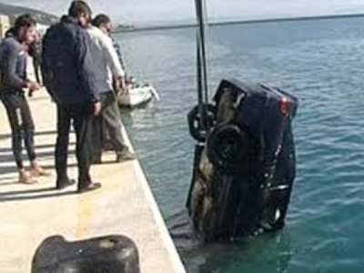 Έπεσε με το αμάξι στη θάλασσα