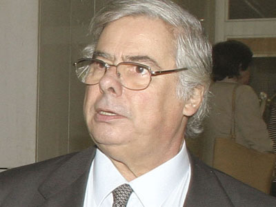 Άγρια κόντρα Καραμανλή – Έβερτ για τον Δούκα