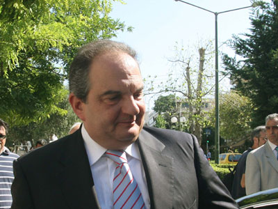 Εορταστική περιοδεία Καραμανλή στα έργα