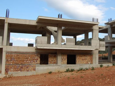 Βουτιά στις τιμές υλικών οικοδομής