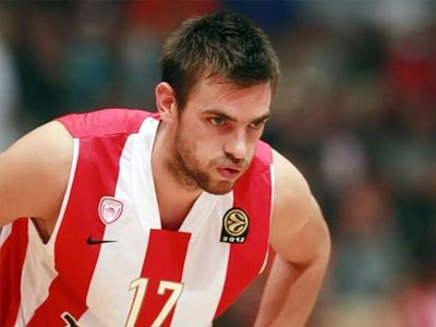 Περιστέρι: Ευχές για ταχεία ανάρρωση στον Μάντζαρη