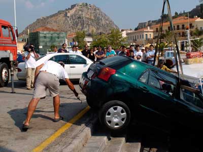 Έπεσαν με το αυτοκίνητό τους στην θάλασσα