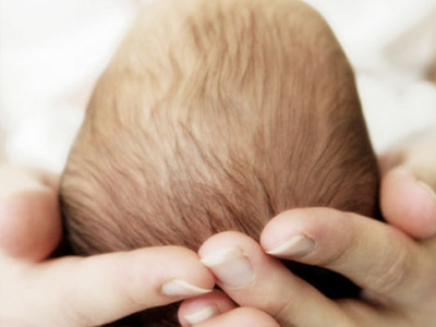 Προσπάθησε να πουλήσει το παιδί της