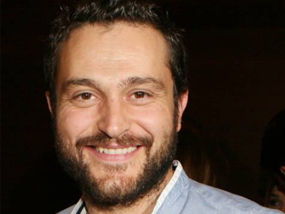 Γιατί είναι οργισμένος ο Γιώργος;