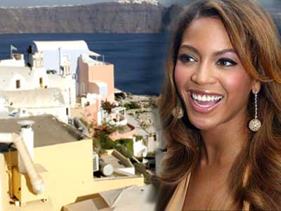 Τι κάνει η Beyonce στη Σαντορίνη;