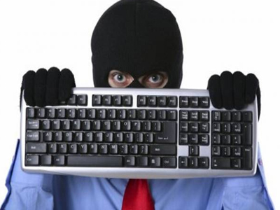 Συνελήφθη ιδιοκτήτης internet café για διαδικτυακές απάτες