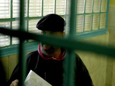 Αποζημίωση για το κλείσιμο σε ποντικότρυπα