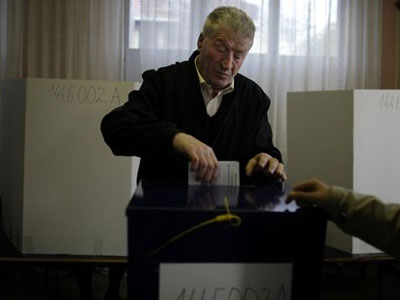 Ο Μουσουλμάνος Izetbegovic επικεφαλής για την προεδρία