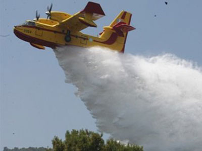 Παραμένει πυροσβεστικό ελικόπτερο στα Χανιά