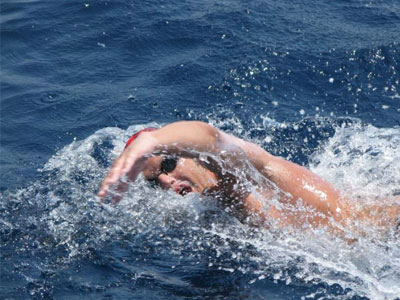 Από την Πελοπόννησο στην Κρήτη… κολυμπώντας!