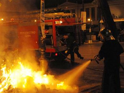 Φωτιά σε αυτοκίνητα στην Καλλιθέα-Πετρούπολη