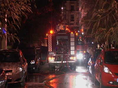 Φωτιά σε πυλωτή πολυκατοικίας