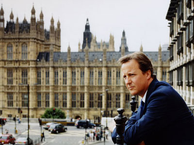 «Ψαλίδι» στα βρετανικά επιδόματα