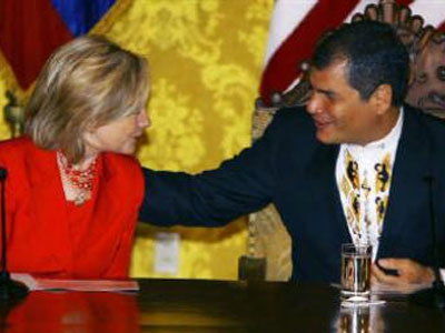 Στο πλευρό του Correa η Hillary Clinton