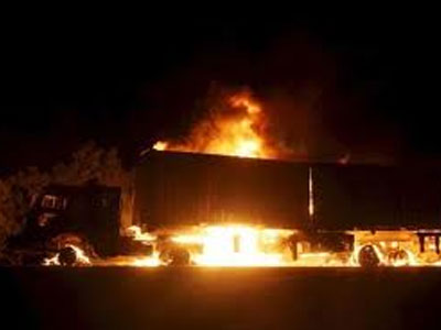 Φωτιά σε σταθμευμένο φορτηγό στον Άλιμο