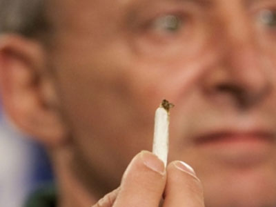 Κάπνισε χασίς μέσα στο Κοινοβούλιο