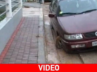 «Βούλιαξε» στην άσφαλτο