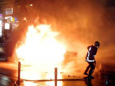 Κάηκαν πέντε αυτοκίνητα στα Εξάρχεια