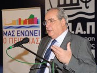 «Παίρνω τη σκούπα να ξεβρωμίσουμε τον Πειραιά»