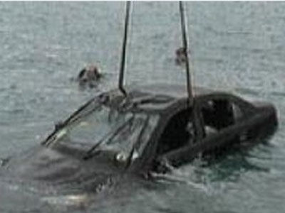 Αυτοκίνητο «βούτηξε» στη θάλασσα