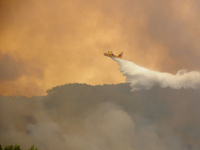 Σε εξέλιξη η πυρκαγιά στη Ρόδο