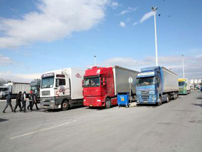 Τη λήξη της απεργίας των λιμενεργατών ζητούν οι οδηγοί νταλίκας