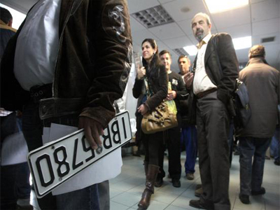 Διαμαρτύρονται για τις διαφημιστικές πινακίδες στους δρόμους