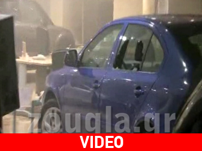 Γκαζάκια σε αντιπροσωπεία αυτοκινήτων