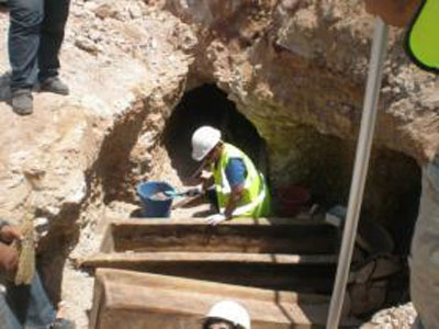 Πιάστηκαν να… σκαλίζουν αρχαιολογικούς τάφους