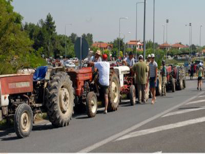 Στους δρόμους οι παραγωγοί καρπουζιών και πεπονιών στα Τρίκαλα