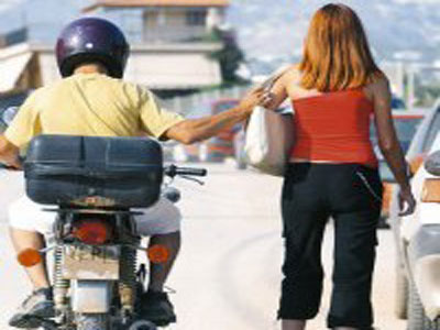 Συνελήφθη τσαντάκιας