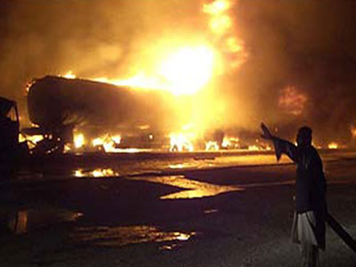 Έβαλαν φωτιά σε 20 φορτηγά του ΝΑΤΟ