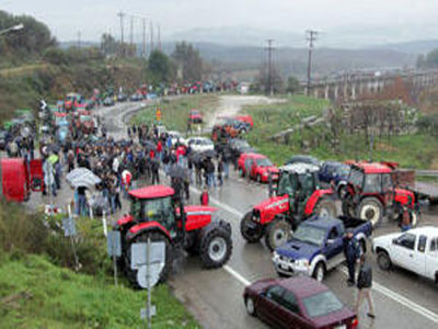 Μπλόκο αυτοκινητιστών στον κόμβο της Νεστάνης