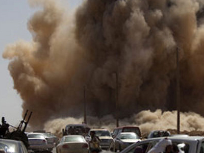 Δυνάμεις του Καντάφι βομβάρδισαν το αεροδρόμιο στην Τρίπολη