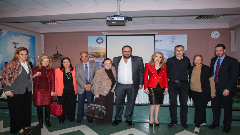 Η Μαριάννα Βαρδινογιάννη βράβευσε Β. Μαρινάκη και Γ. Μώραλη