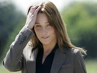 Στη μάχη κατά του AIDS η Carla Bruni