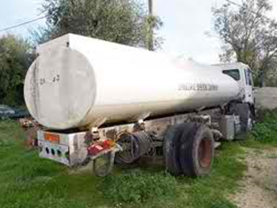 Άδειαζαν βοθρολύματα σε χωράφι