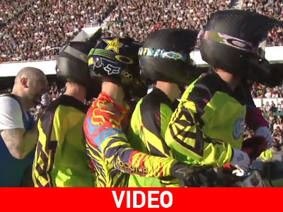 Βackflip με 4 άτομα πάνω στη μηχανή