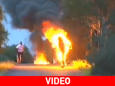 Βάζει φωτιά στον εαυτό του και κάνει skate