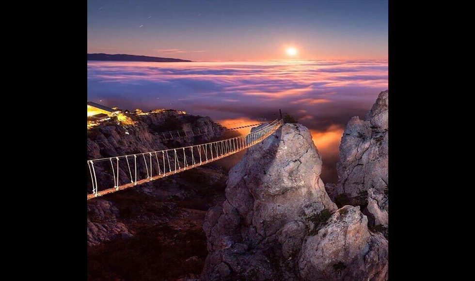 Γέφυρα μέσα στα σύννεφα