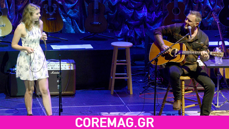 Ο James Hetfield στην σκηνή με την κόρη του διασκευάζει Adele