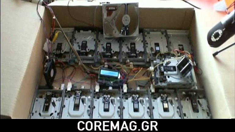 Floppy discs παίζουν το Tainted Love του Marc Almond