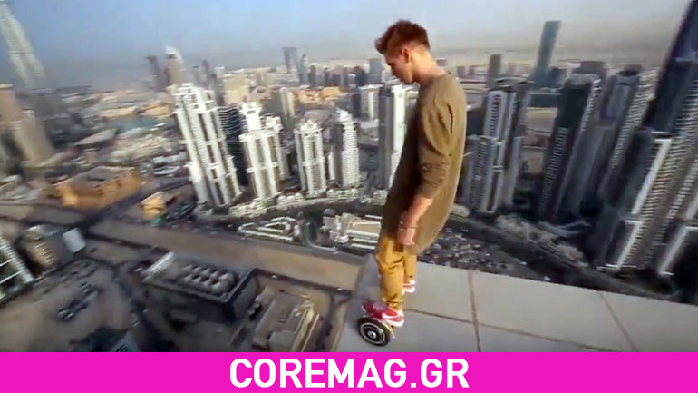 O Oleg Cricket με hoverboard στη κορυφή ενός ουρανοξύστη