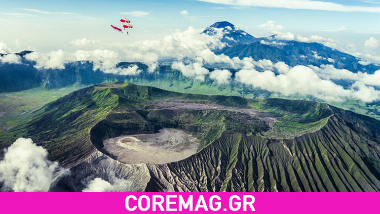 Ελεύθερη πτώση με wingsuit πάνω από ενεργό ηφαίστειο της Ινδονησίας!