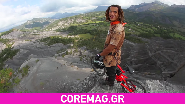 Κατεβαίνει με το ποδήλατο στο χείλος του γκρεμού