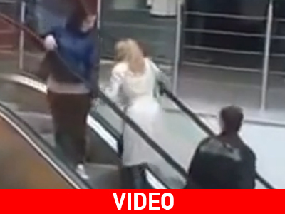 Ανεβαίνοντας ανάποδα τις κυλιόμενες σκάλες